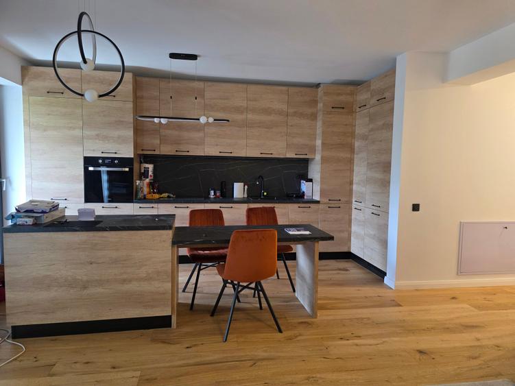 Apartament cu 3 camere decomandat în Aviației