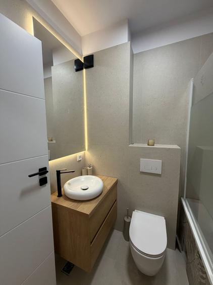 Apartament cu 3 camere semidecomandat, mobilat în Florești