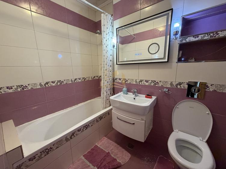 Apartament cu 3 camere decomandat, mobilat în Central
