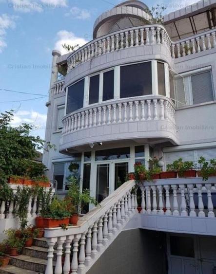 Casă cu 14 camere cu Canalizare în Central
