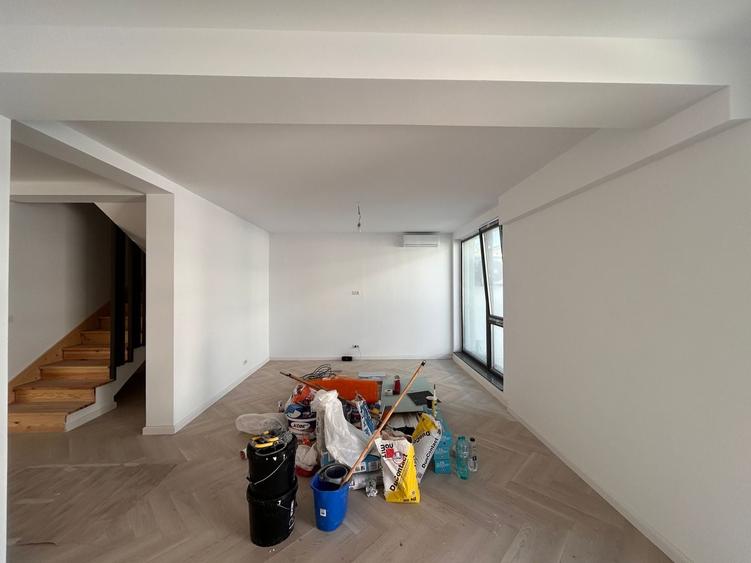 Duplex cu 5 camere cu Canalizare în Central