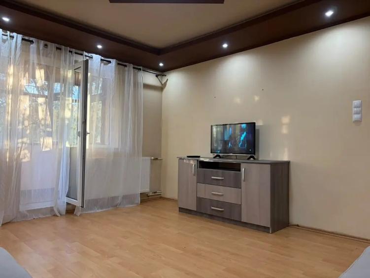 Apartament cu 4 camere decomandat în Rogerius