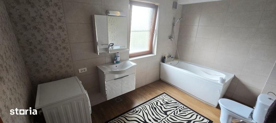 Apartament cu 4 camere nedecomandat în Centrul Civic