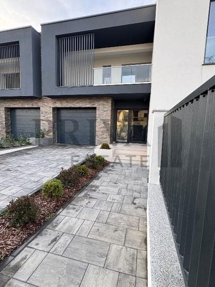 Duplex cu 5 camere cu Canalizare în Dumbrăvița