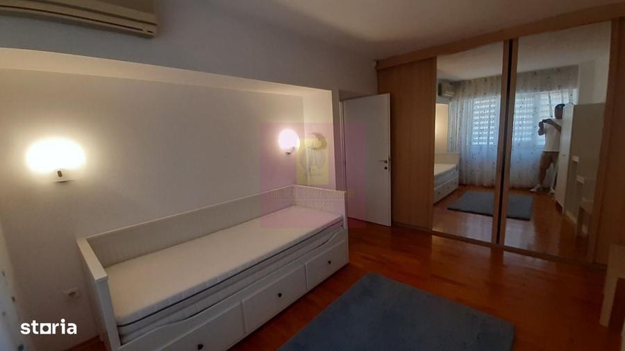 Apartament cu 3 camere în Romană