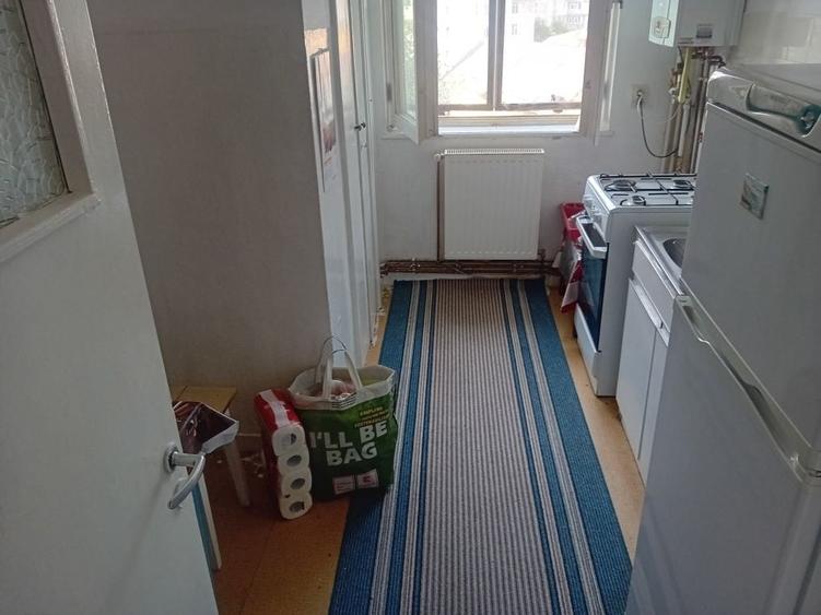Apartament cu 3 camere semidecomandat în Central