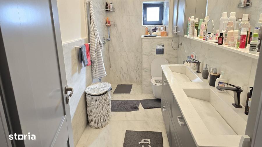 Apartament cu 4 camere în Decebal