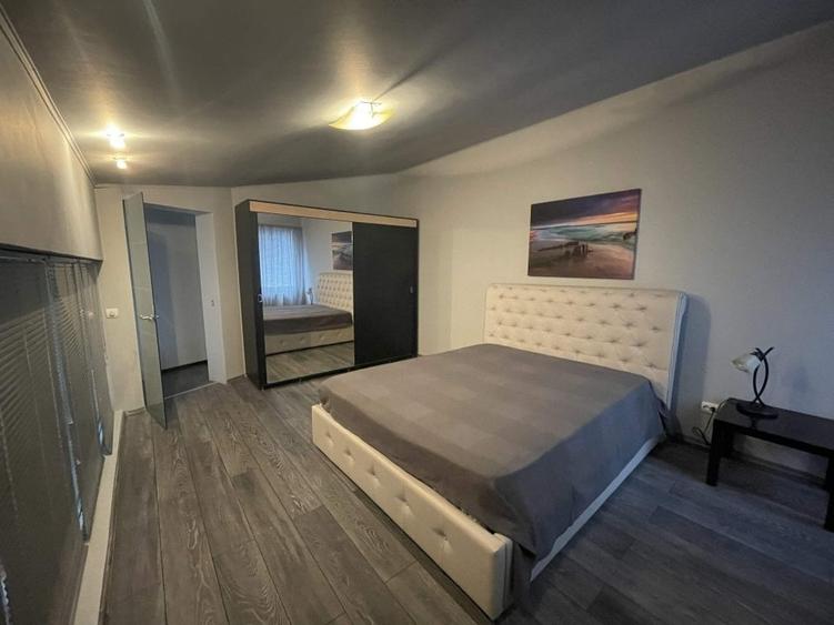 Apartament cu 3 camere decomandat în Crișan