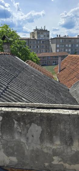 Casă cu 2 camere cu Teren 944 Mp în Central