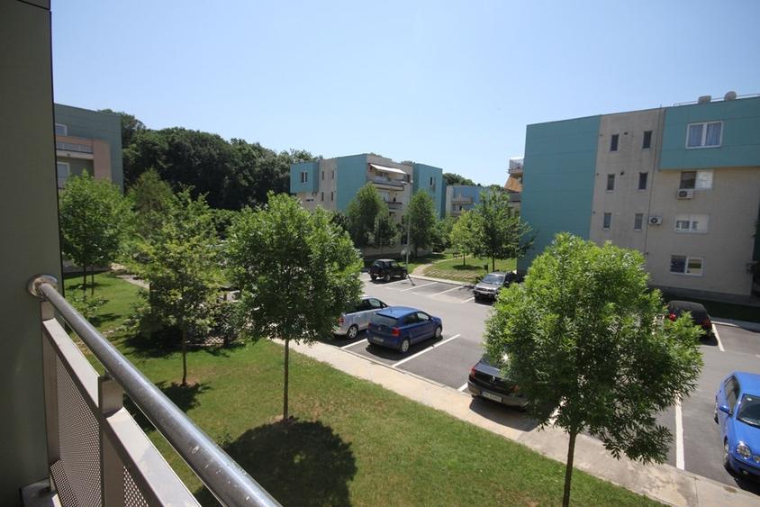 Apartament cu 2 camere semidecomandat în Băneasa
