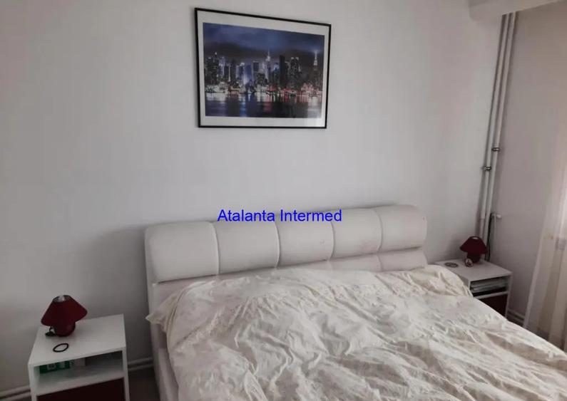 Apartament cu 3 camere decomandat în Casa de Cultură