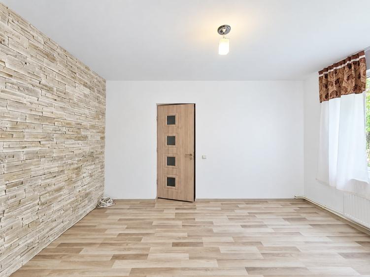 Apartament cu 3 camere semidecomandat în Micro 19