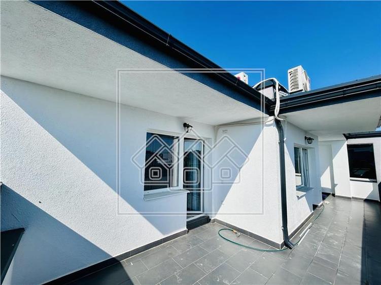 Apartament cu 4 camere nedecomandat în Piața Cluj