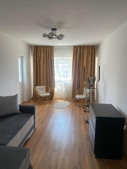 Apartament cu 3 camere decomandat în Pantelimon