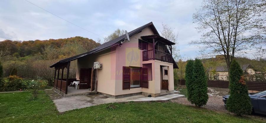 Casă individuală cu 5 camere cu Teren 993 Mp în Ocina de Jos