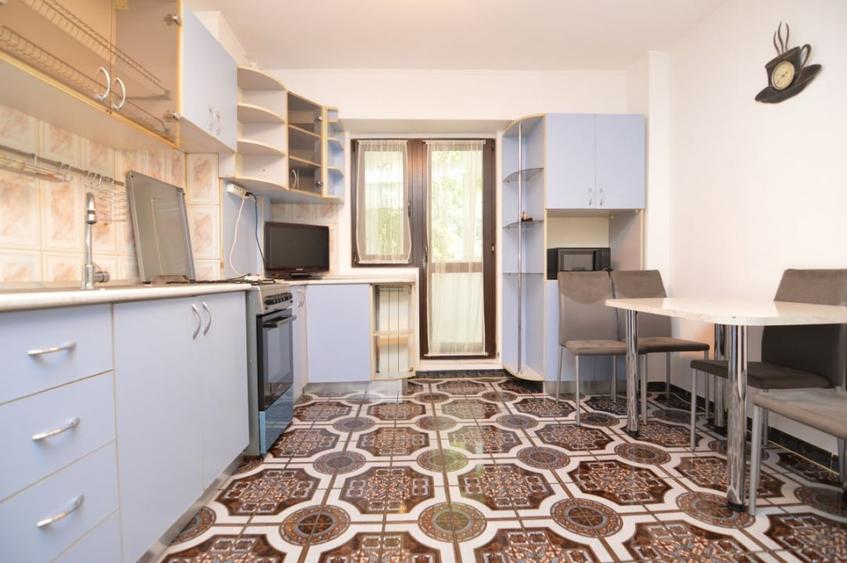 Apartament cu 2 camere decomandat, mobilat în Decebal
