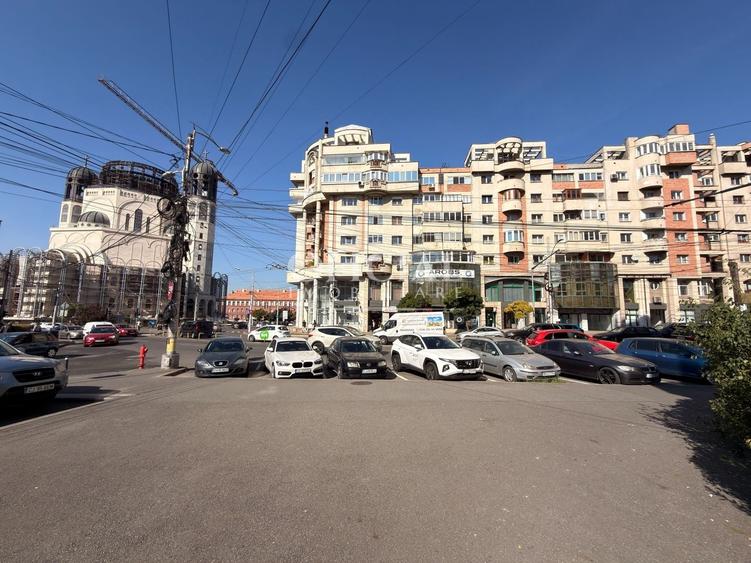Apartament cu 3 camere decomandat, mobilat în Central