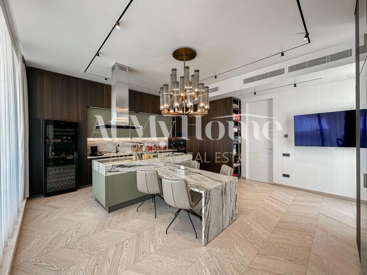 Penthouse cu 5 camere decomandat, mobilat în Băneasa