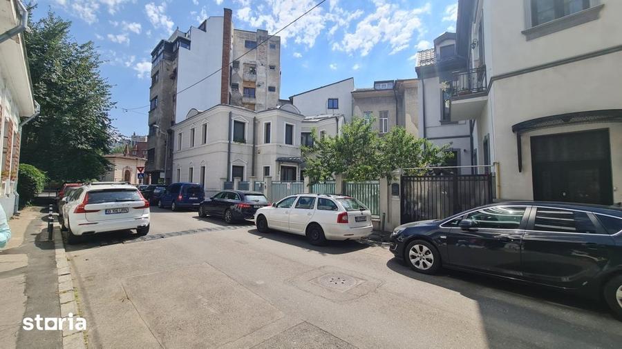Spațiu comercial, de 350 mp, în Universitate