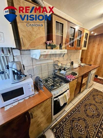 Apartament cu 3 camere semidecomandat, mobilat în Craiovița Nouă