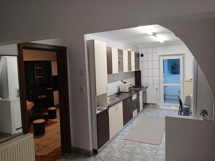 Apartament cu 3 camere decomandat în Zorilor