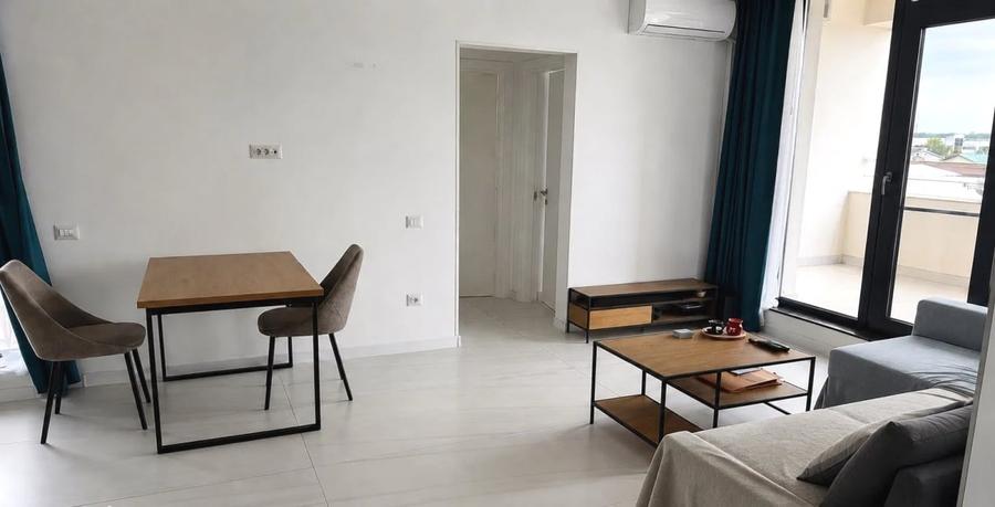 Apartament cu 3 camere semidecomandat, mobilat în Tunari