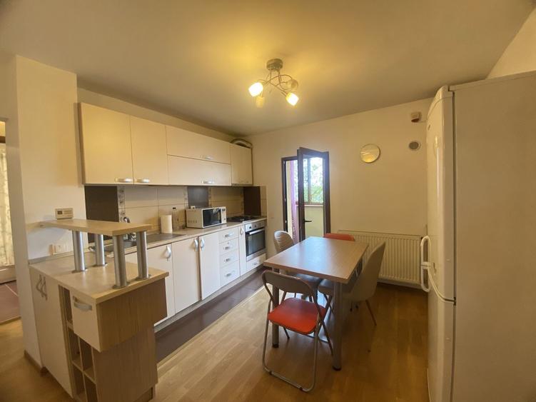 Apartament cu 2 camere decomandat, mobilat în Zorilor