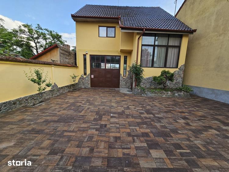 Casă cu 4 camere cu Teren 300 Mp în Central