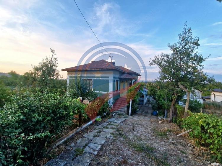 Casă cu 3 camere cu Teren 900 Mp în Scăești