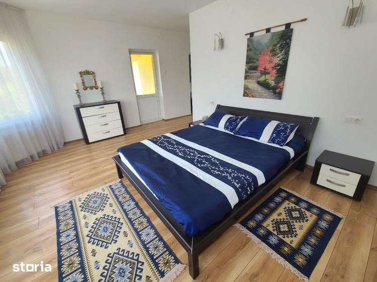 Casă cu 7 camere cu Teren 900 Mp în Corunca