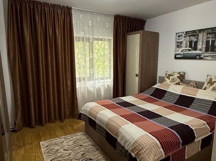 Apartament cu 3 camere decomandat, mobilat în Central