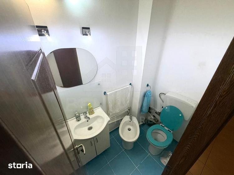 Apartament cu 3 camere decomandat în Rovine
