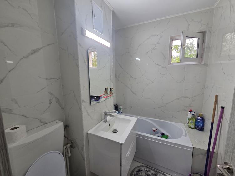 Apartament cu 3 camere decomandat, mobilat în Mircea cel Bătrân