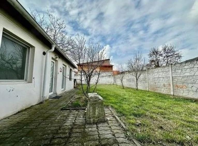 Casă cu 7 camere cu Teren 600 Mp în Șagului