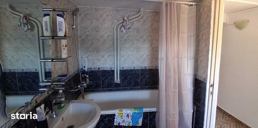 Casă cu 4 camere cu Teren 230 Mp în Central