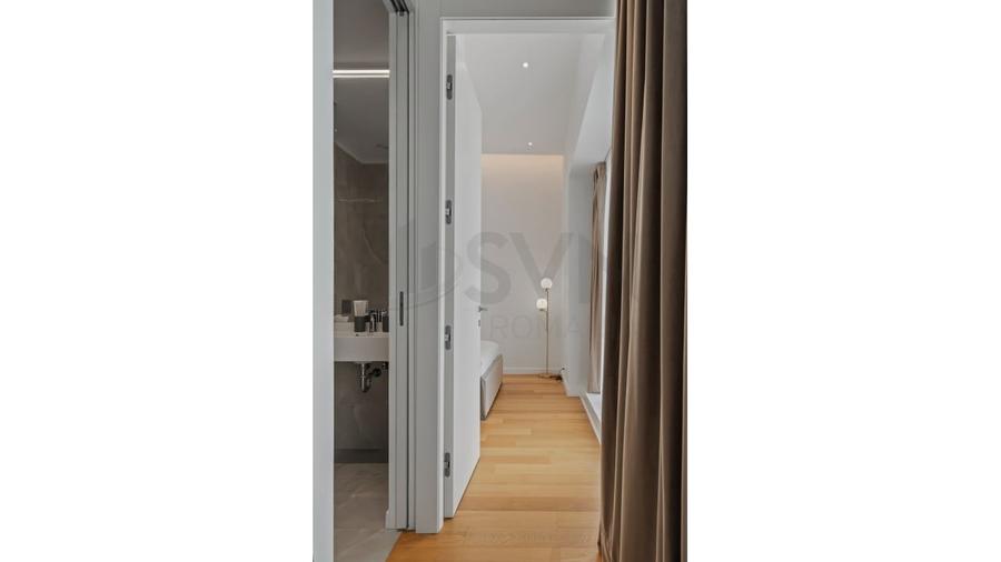 Apartament cu 3 camere semidecomandat, mobilat în Barbu Văcărescu