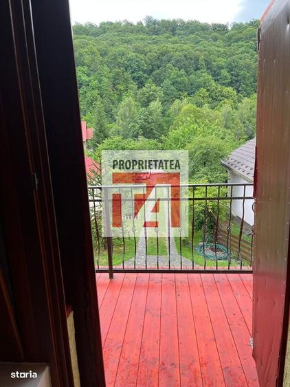 Casă cu 4 camere în Colțirea