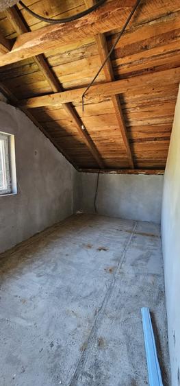 Casă individuală cu 4 camere cu Garaj în Asău