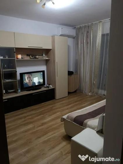 Garsonieră decomandată în Central