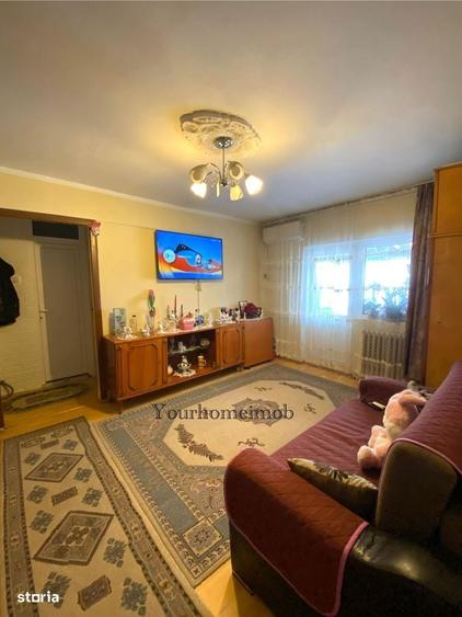Apartament cu 2 camere semidecomandat în Craiovița Nouă