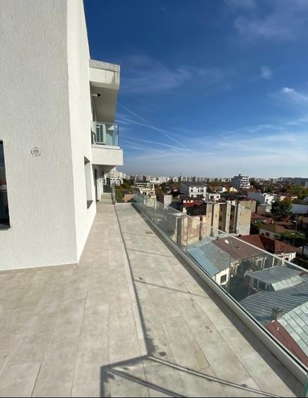 Apartament cu 3 camere semidecomandat, mobilat în Iancului