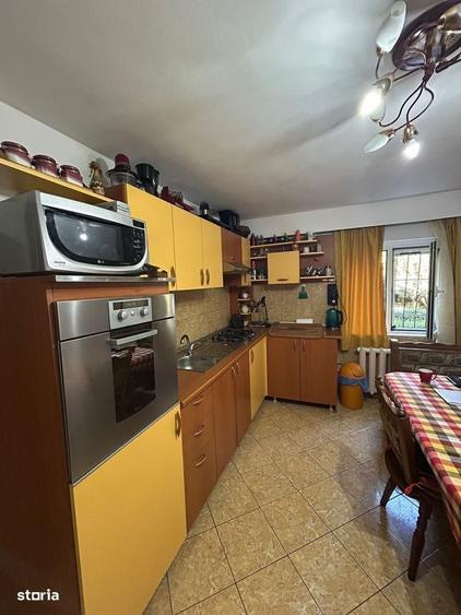 Apartament cu 4 camere decomandat în Sud