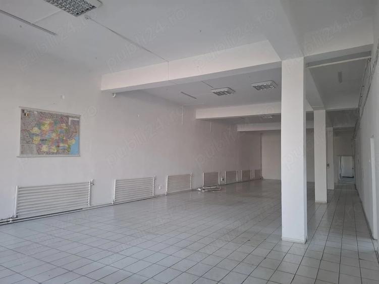 Spațiu comercial, de 800 mp, în Central