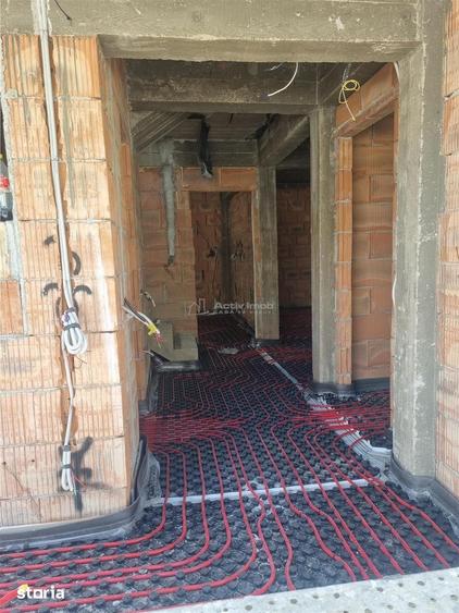 Casă cu 5 camere decomandat cu Teren 1562 Mp în Central