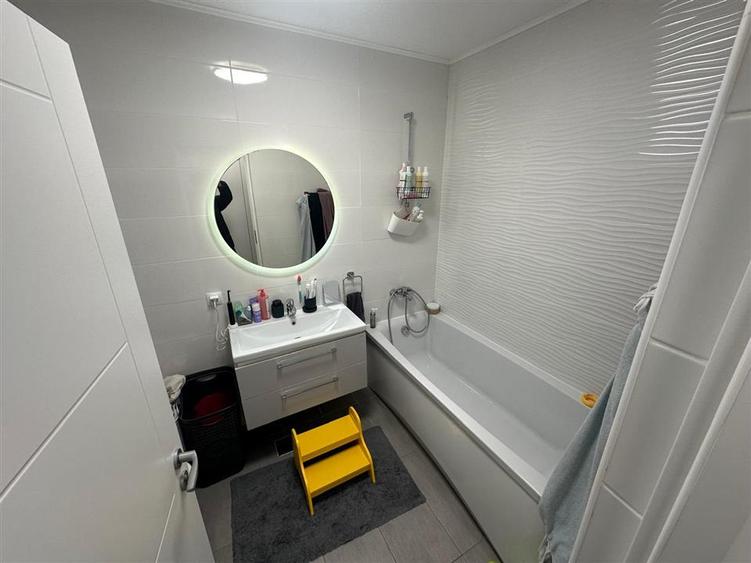 Apartament cu 4 camere decomandat în Păcurari