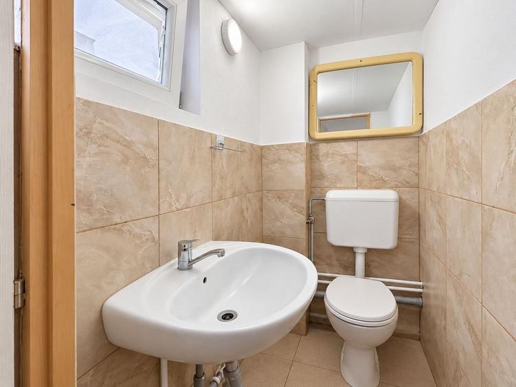 Spațiu comercial, de 95 mp, în Confecții