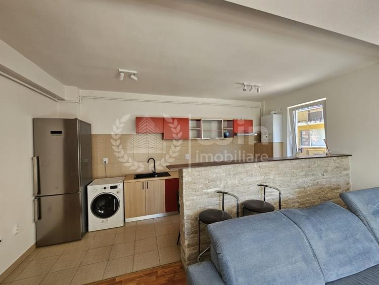 Apartament cu 2 camere semidecomandat, mobilat în Bună Ziua