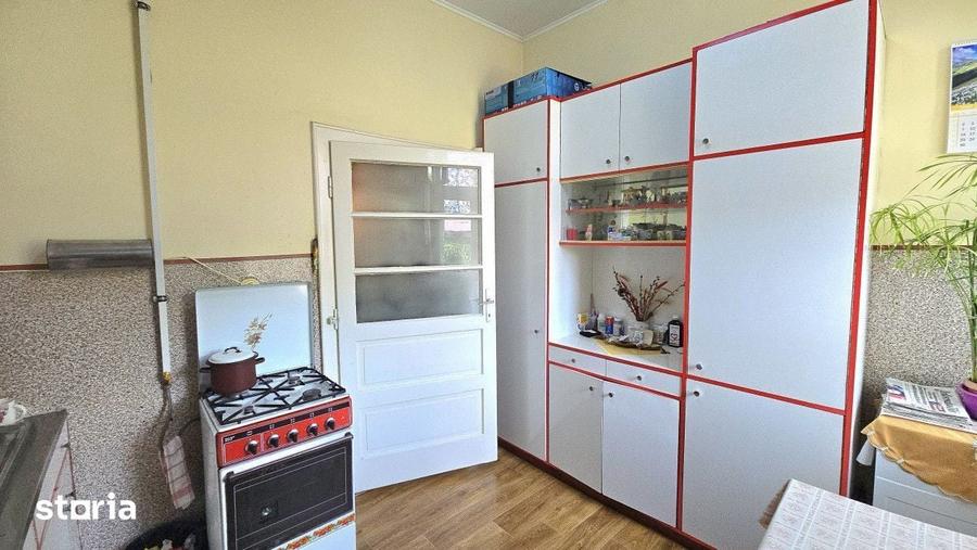 Casă cu 3 camere decomandat cu Teren 970 Mp în Central