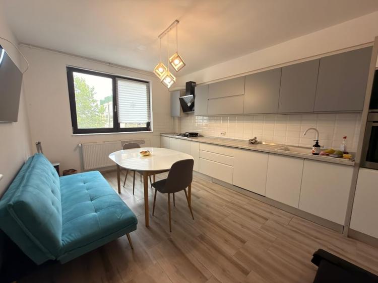 Apartament cu 3 camere decomandat, mobilat în Central