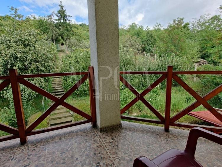 Casă individuală cu 10 camere cu Canalizare în Grigorescu